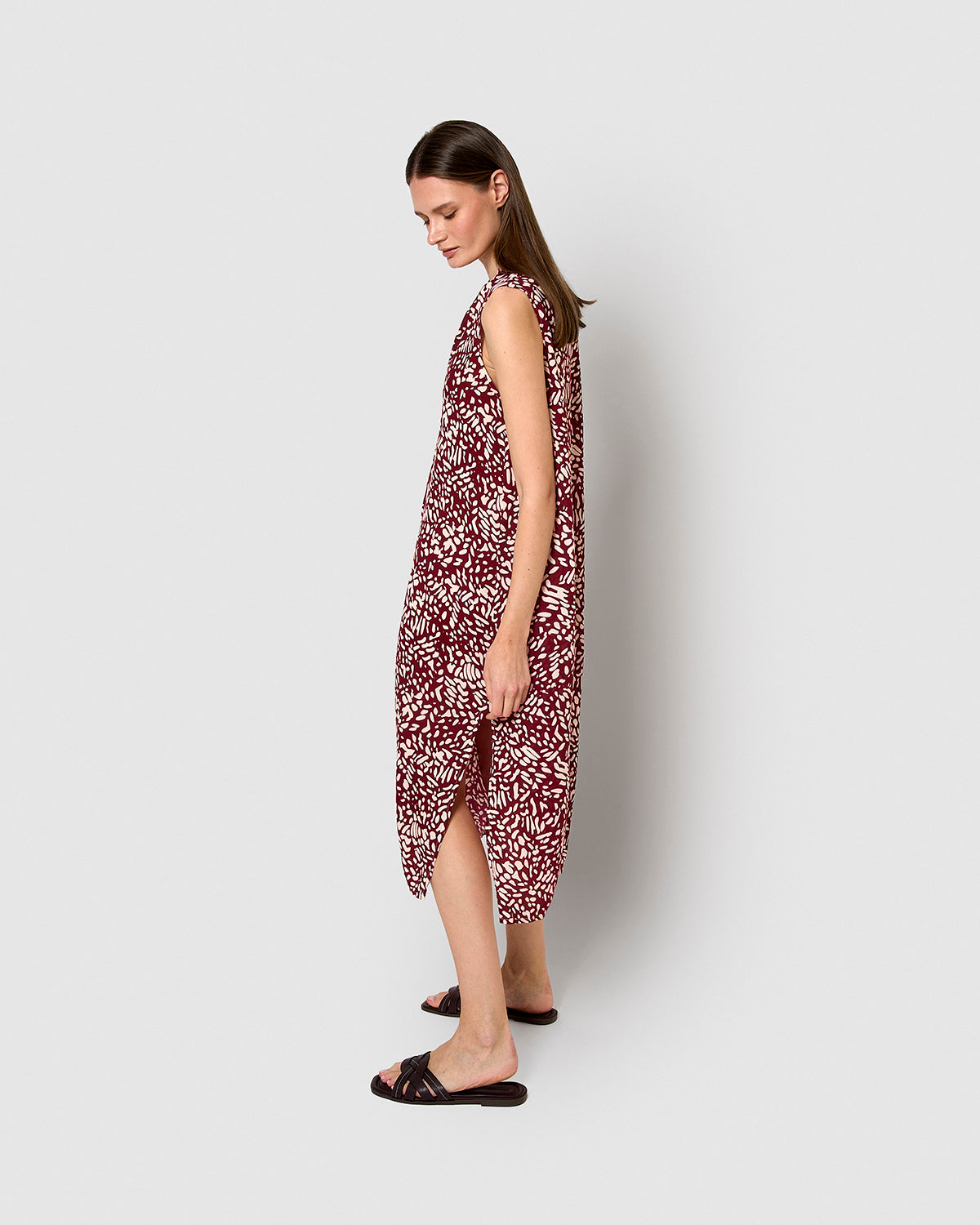 Vestido midi bambula detalles plisados miquela burdeos