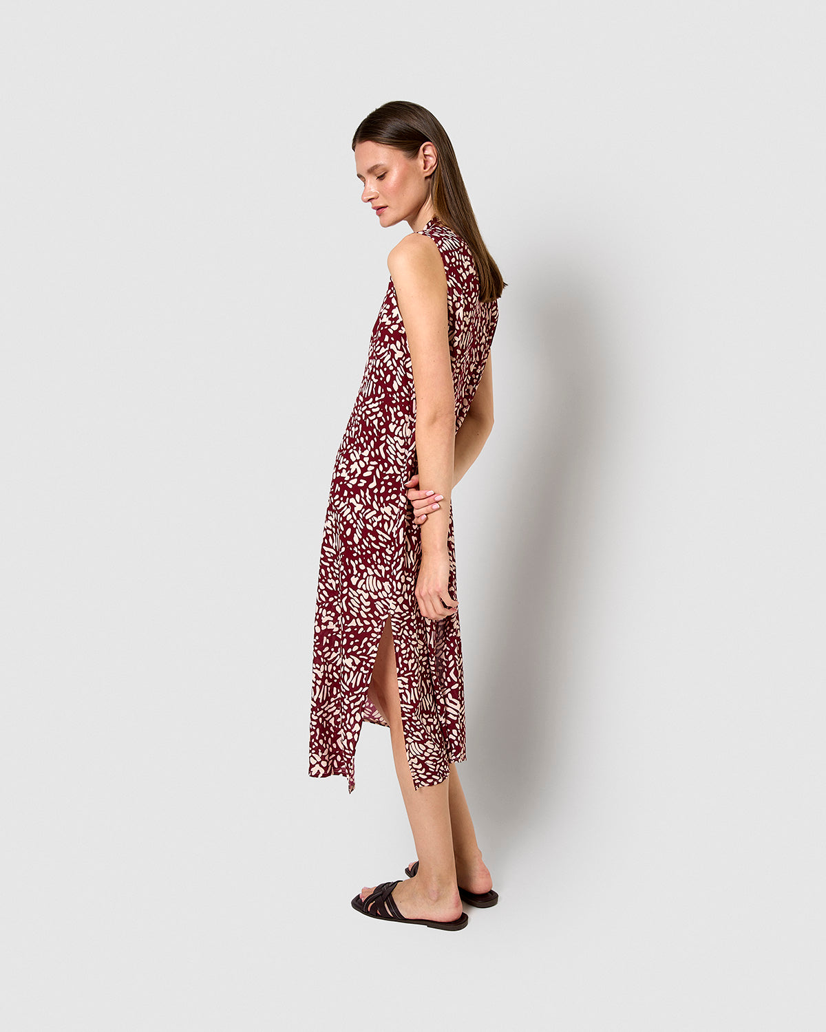 Vestido midi bambula detalles plisados miquela burdeos