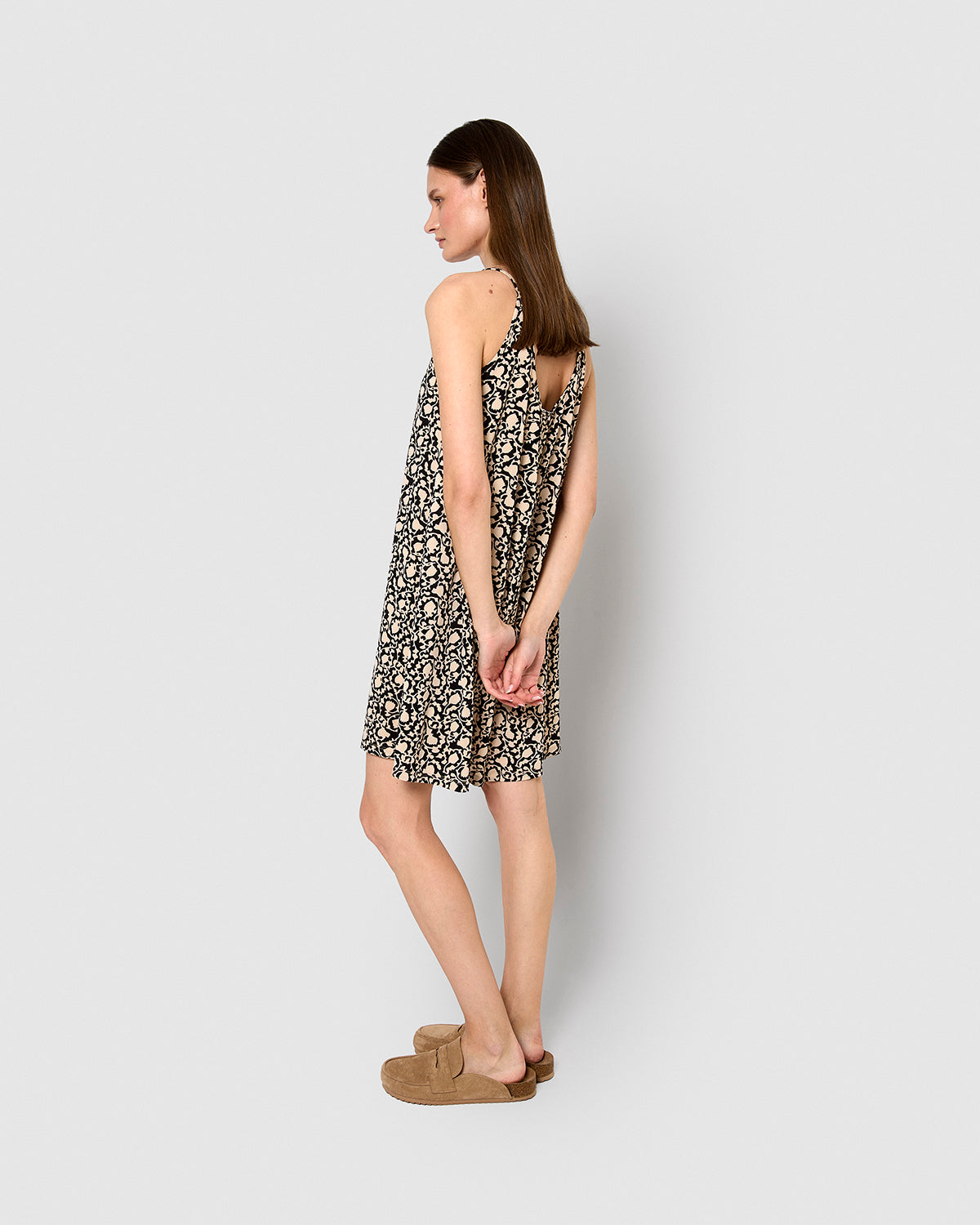 Vestido corto tirantes crepe telma negro