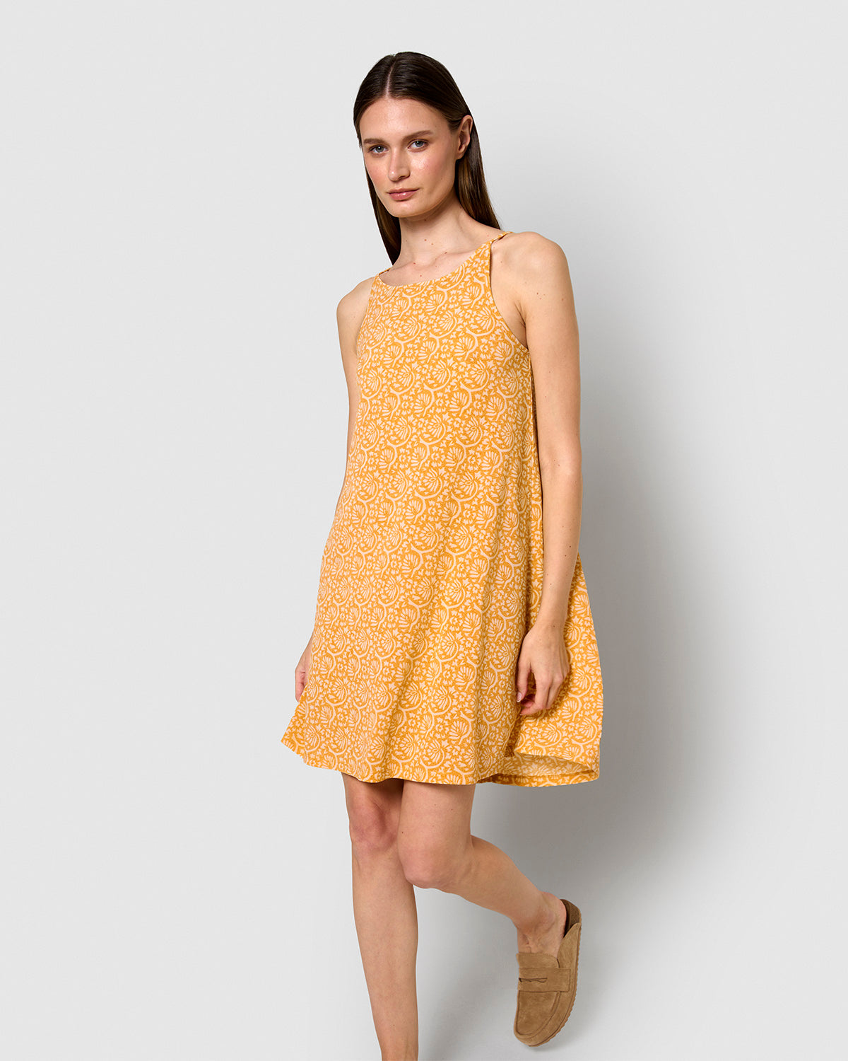 Vestido corto tirantes crepe diya ocre