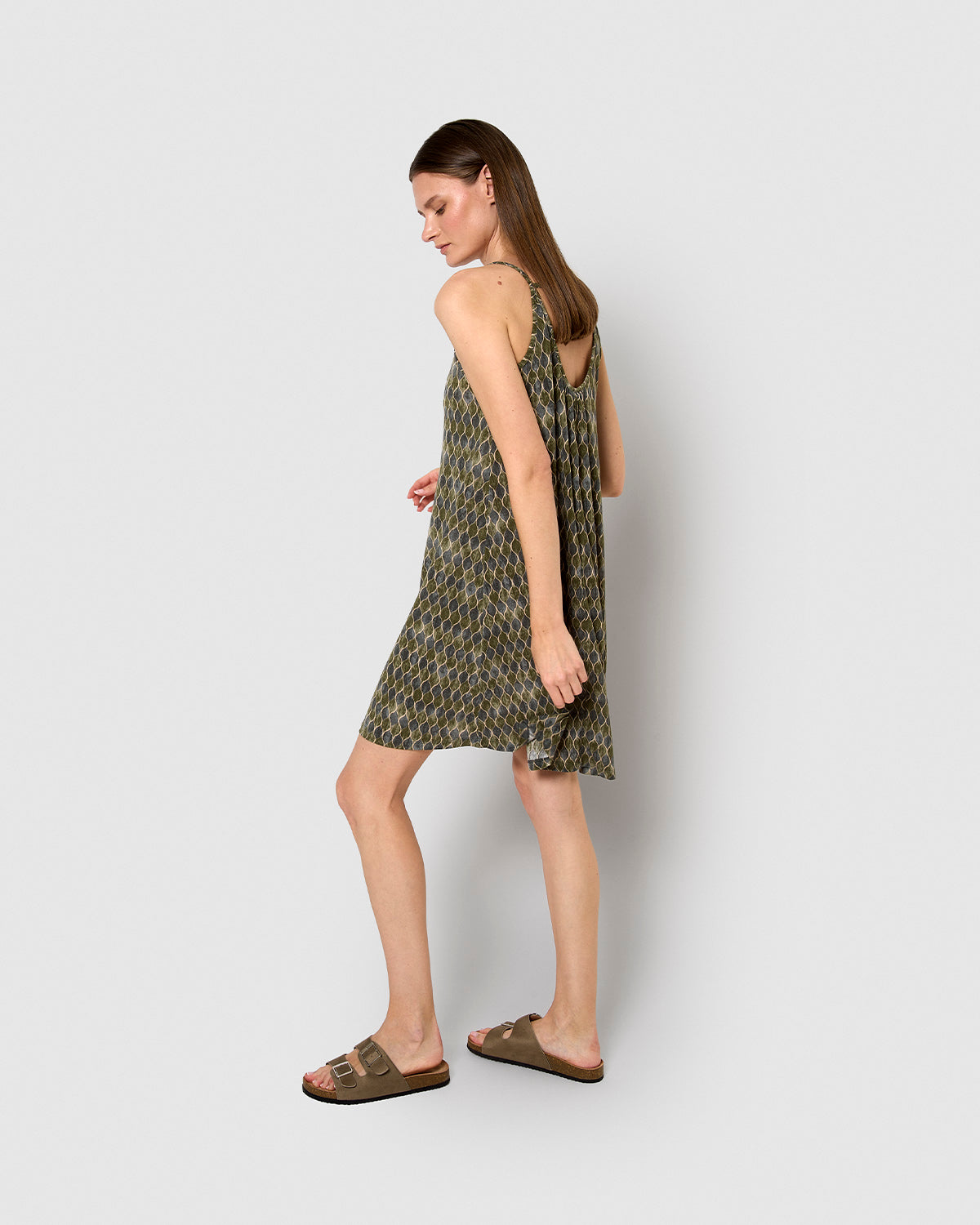 Vestido corto tirantes crepe carlota verde