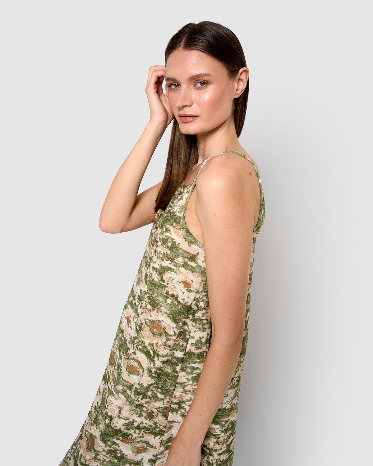 Vestido corto tirantes crepe magnus verde
