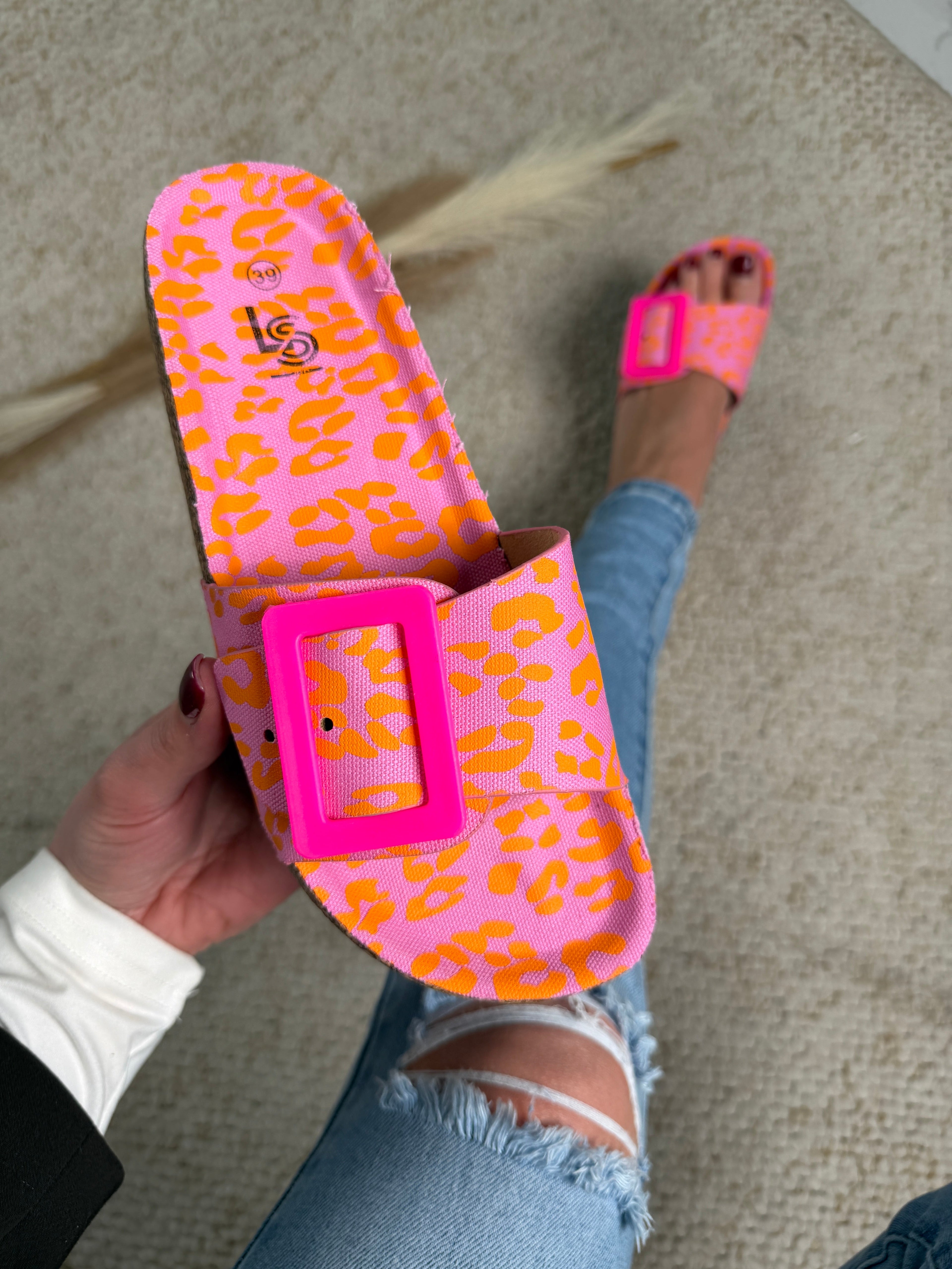 Sandalias Clasp Print